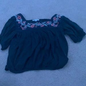 Cute American Eagle Blouse w/ flowers!